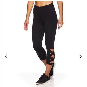 Gaiam black Om criss cross yoga Capri leggings M